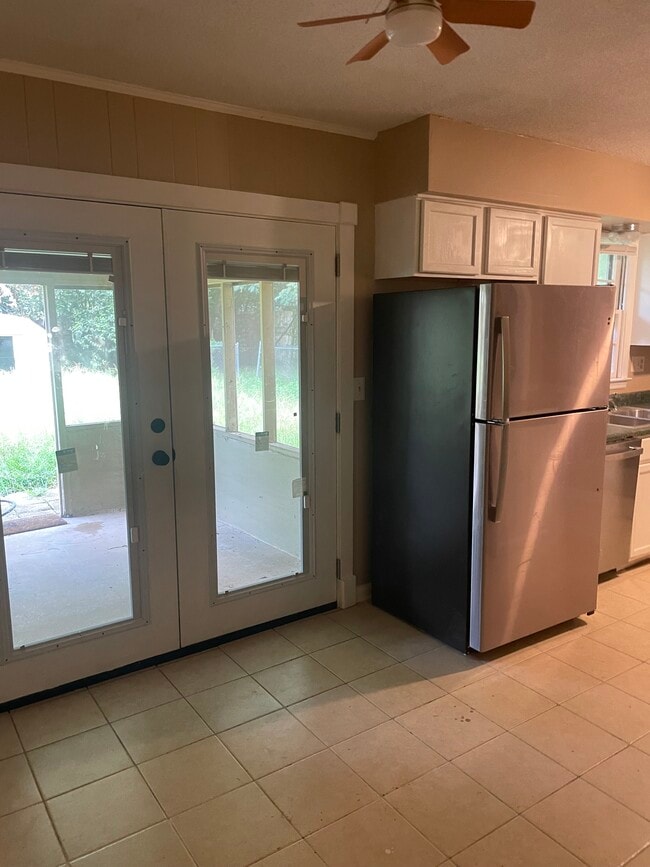 French doors to back - 105 Valencia Cir