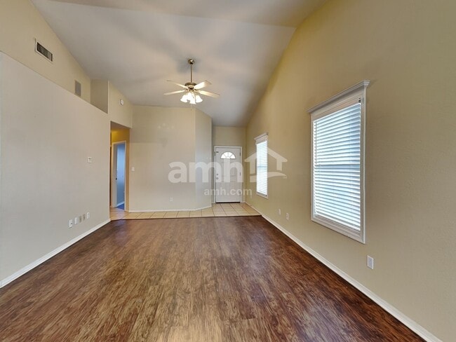 Photo - 230 N Leoma Ct