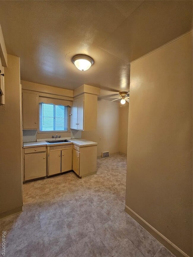 Photo - 12180 Wayburn St