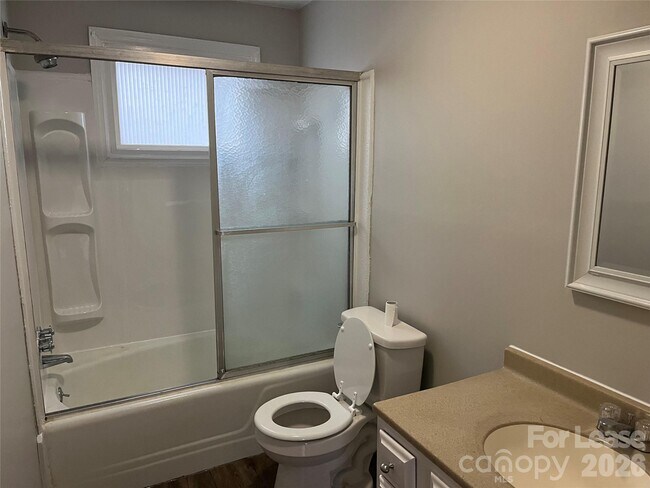 Photo - 350 N 6th St