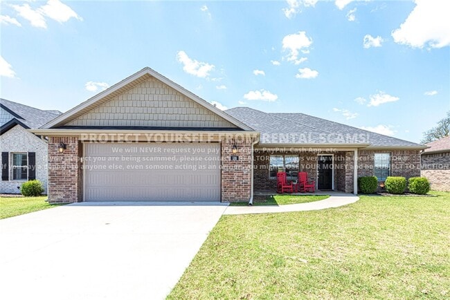 Building Photo - 533 Brinley St