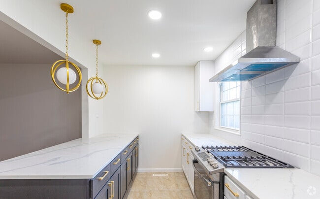 3BR, 2.5BA - 1750 SF