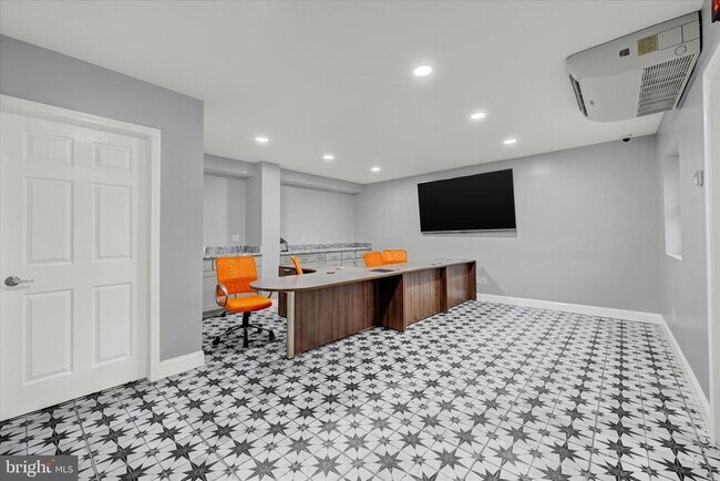 Photo - 2400 Annapolis Rd