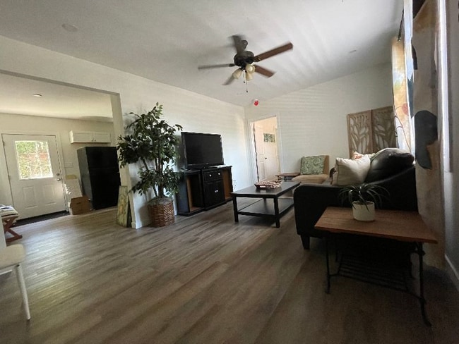 Photo - 12 Morningside Dr SW