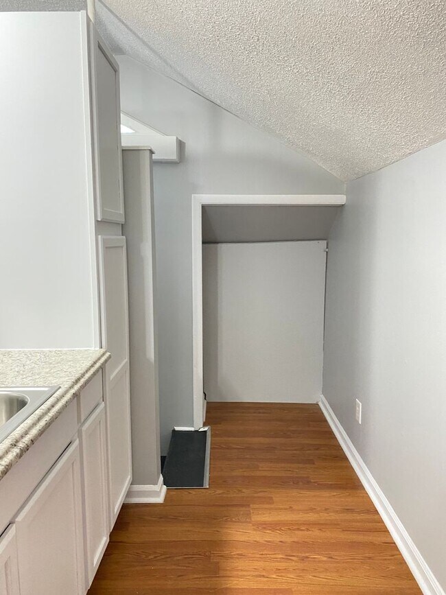 Photo - 445 Greenwood Ave Unit C