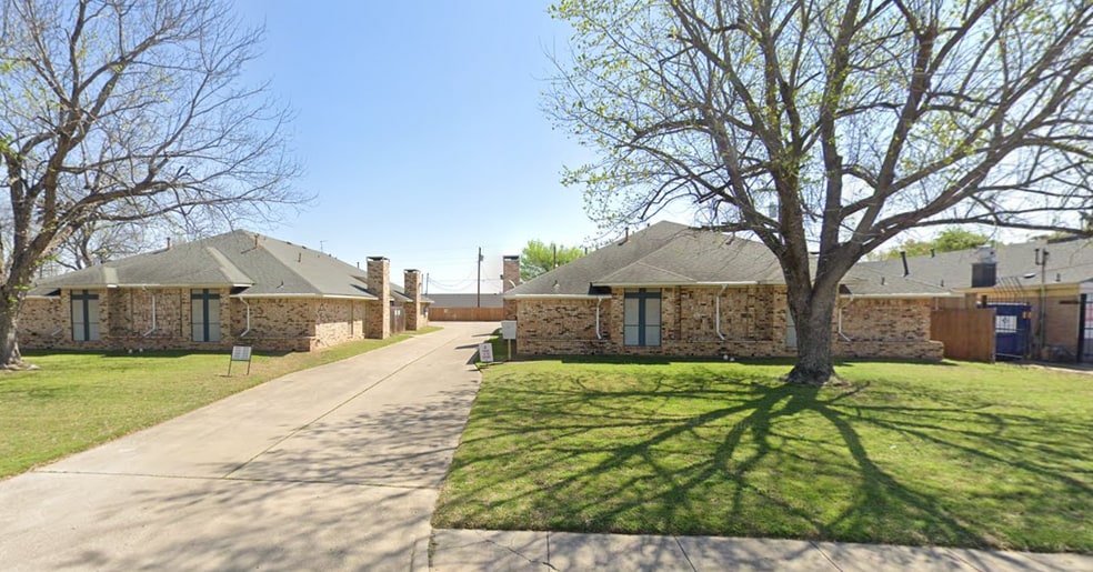 1226 S Rogers Rd