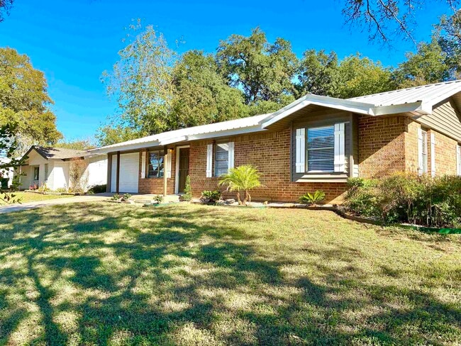 Photo - 901 Avenue E