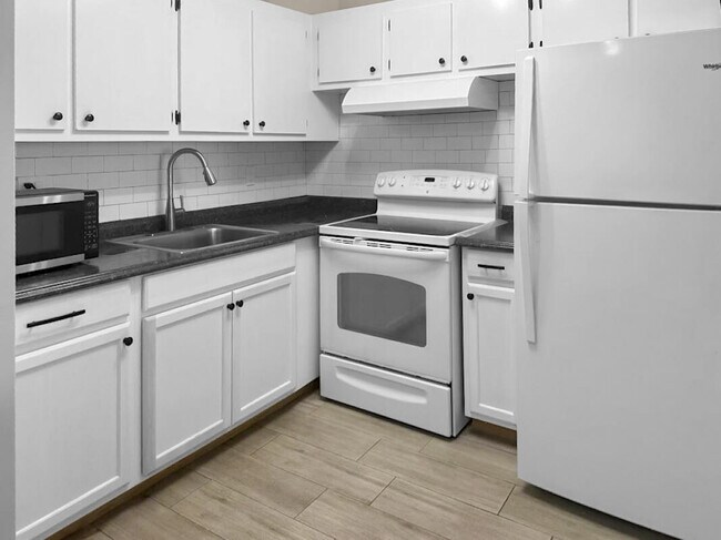 Photo - 2000 Springdale Blvd Unit 209