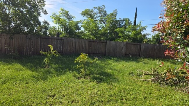 Photo - 7613 Luzern Way