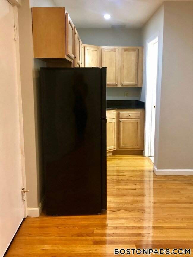 Photo - 220 Hanover St Unit 4