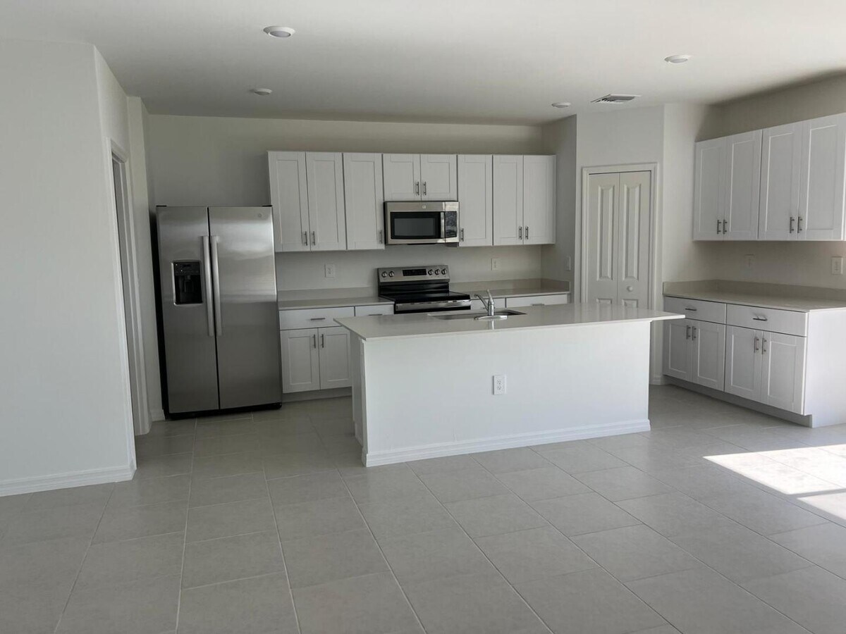 Photo - 374 Compese Ave S