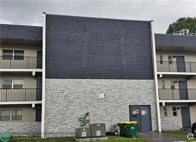 Building Photo - 7960 N Colony Cir Rental