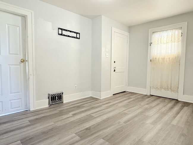 Photo - 1650 Goyeau St Unit Upper