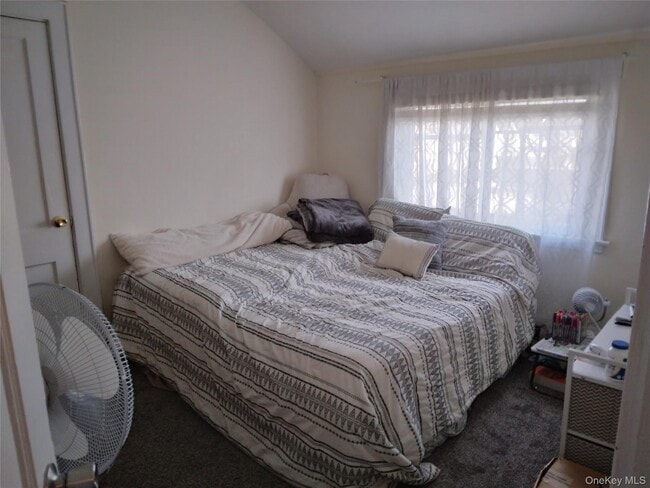 Photo - 666 Willis Ave