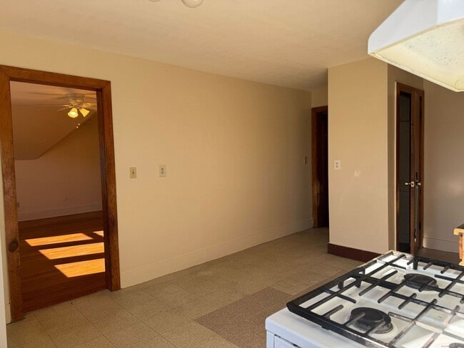 Photo - 461 Howard Ave Unit 3