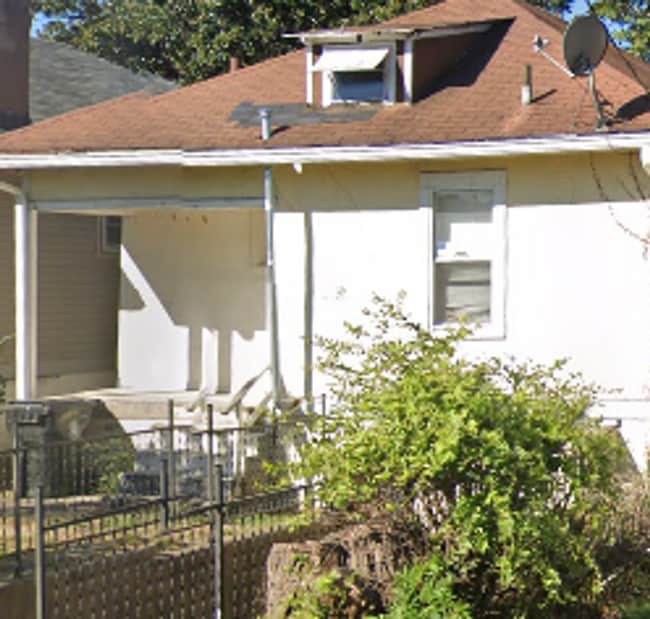 Building Photo - SPACIUOS 1-BEDROOM HOUSE