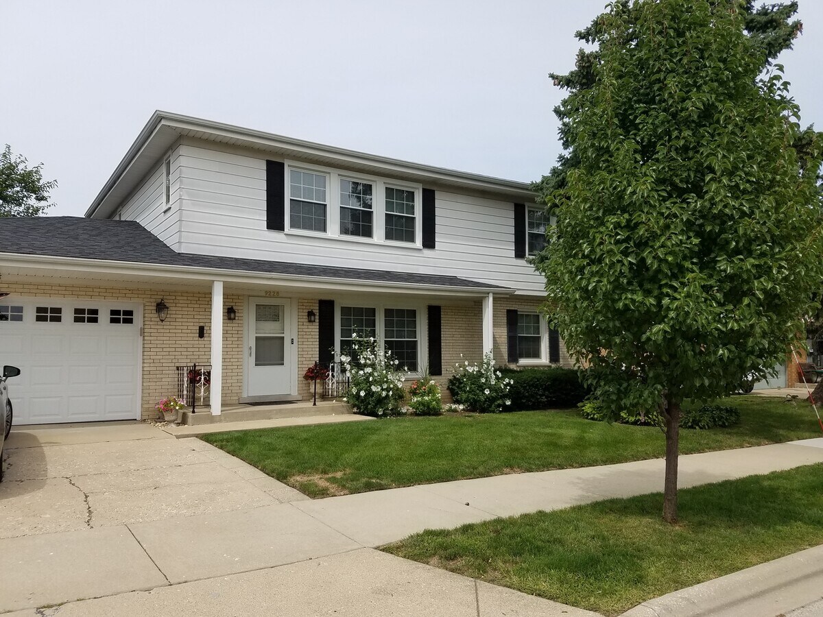 Photo - 9228 N Woodland Dr Unit 1