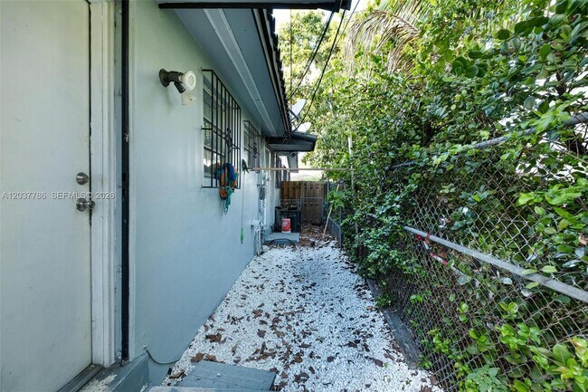 Photo - 1519 NW 40th St Unit 1