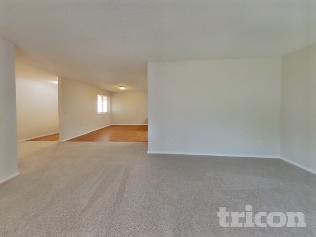 Photo - 619 E 24th St