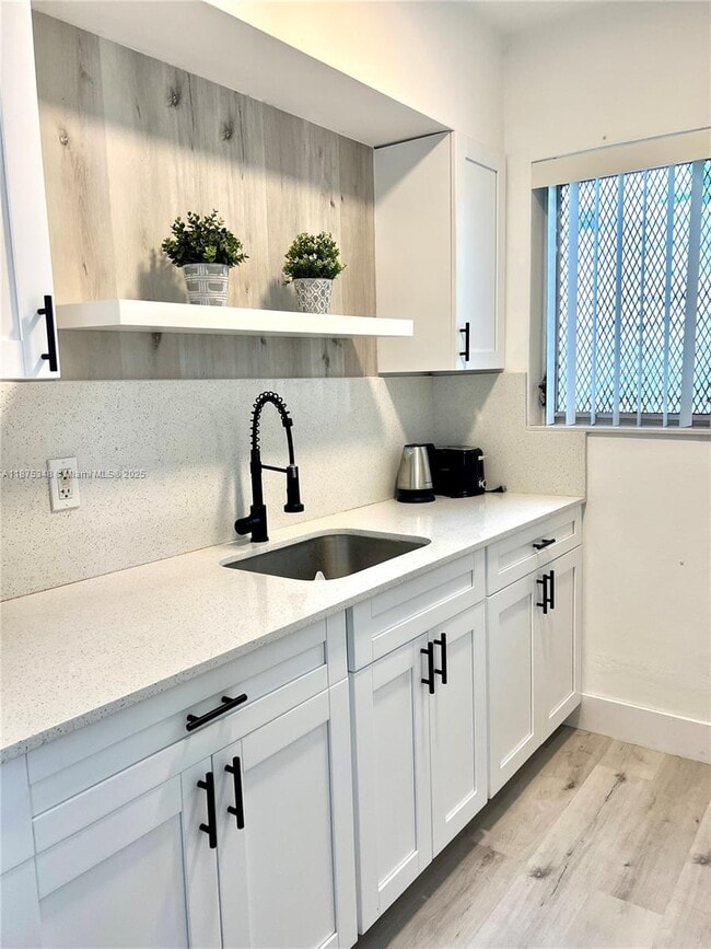 Building Photo - 825 Euclid Ave Unit 8 Rental