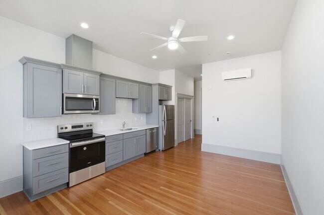 Photo - MOVE IN SPECIAL - See Description for Details Unit 455-206