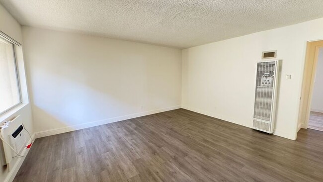 325 N Glendora Ave