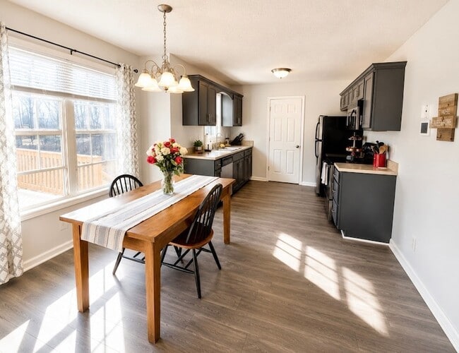 Photo - 729 Arrowfield Dr