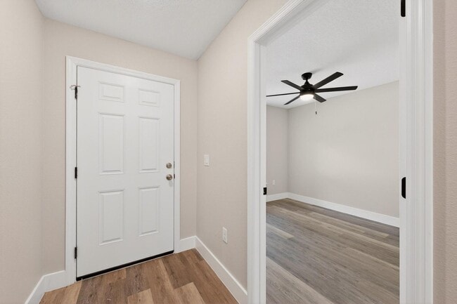 Photo - Vista Ave Unit 32631 Vista