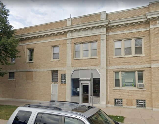 Building Photo - 2144 Clarence Ave Unit 1