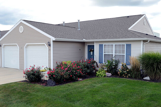 Attached Garages with Private Entry - Redwood Findlay Apartamentos