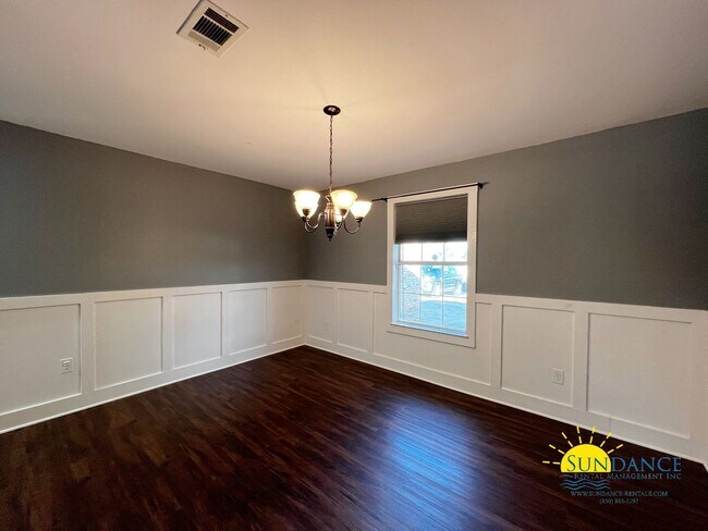 Photo - Elegant 3 Bedroom Home with Solar Panels!