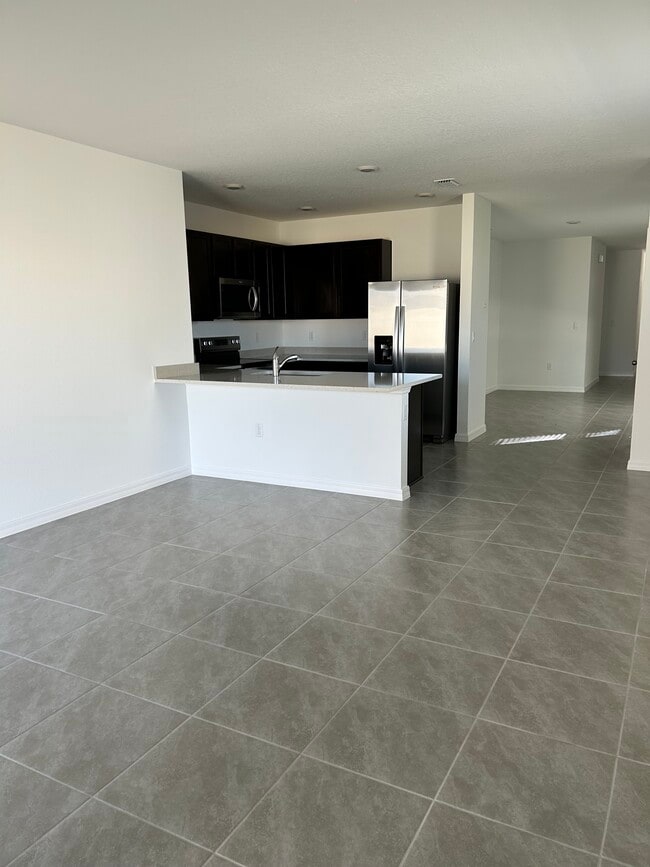 Photo - Sunny Spring St