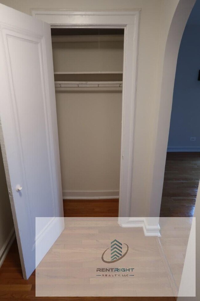 Photo - 426 W Briar Pl Unit E5