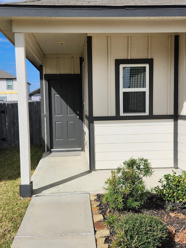 Building Photo - 12047 Noble Wood Vlg