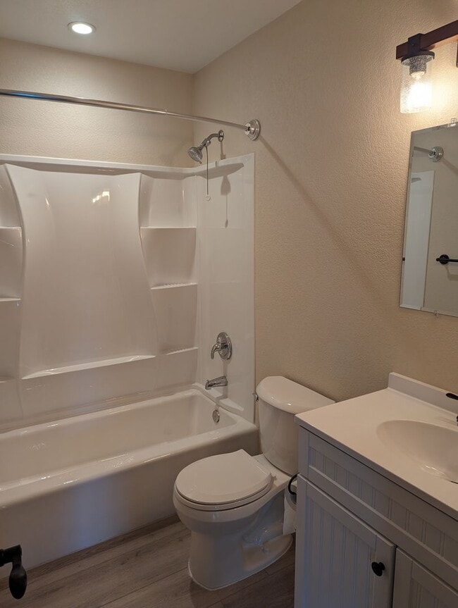 Photo - 3 bedroom/ 2 bath Newly Remodeled Home in ...