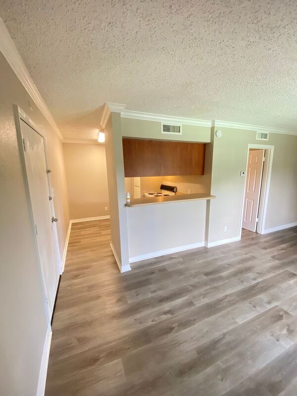 Photo - 435 Wymore Rd Unidad 203