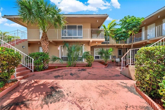 Building Photo - 2864 NE 32nd St Unit 7