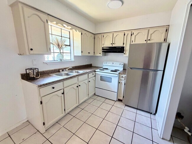 Photo - 2620 Barrios St Unit 3