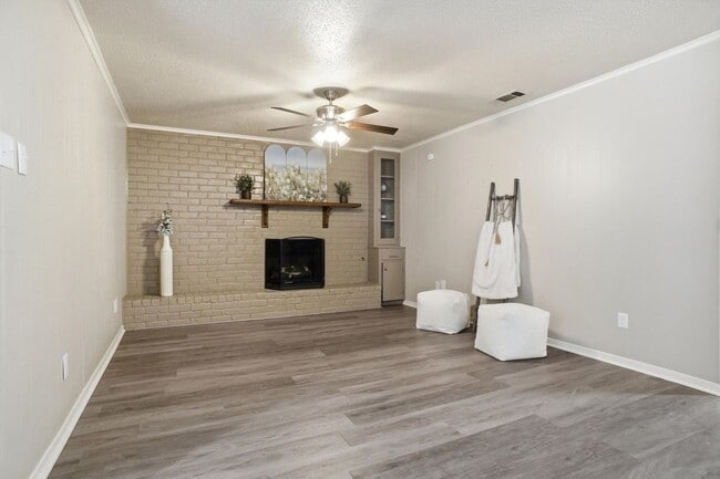 Photo - Gorgeous Two Bedroom, Two Bathroom Duplex in West Fort Worth