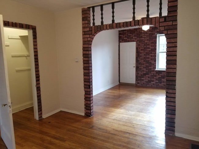 Sala de estar Halliday 2 - 2624 Roseland Terrace