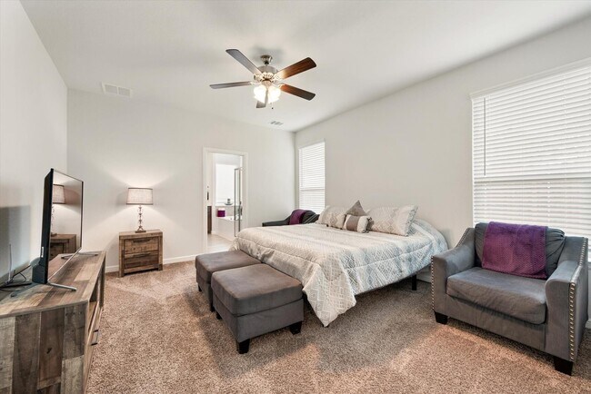 Photo - 305 Running Water Trail