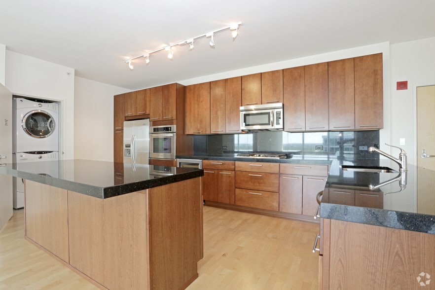 Open concept kitchen | Skokie Apartments for rent | Optima Old Orchard Woods