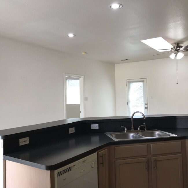 Photo - 3104 Northwest Blvd Unidad D