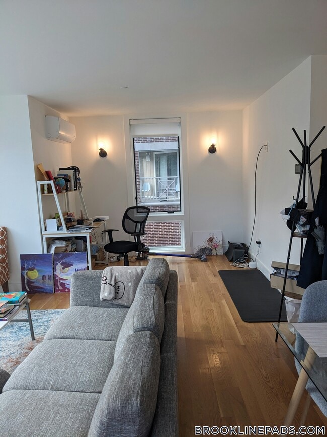 Photo - 71 Winchester St Unit B