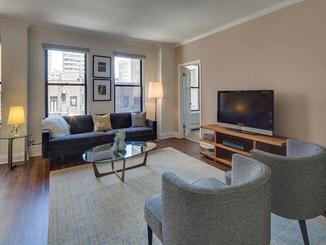 Photo - 208 E Chestnut St