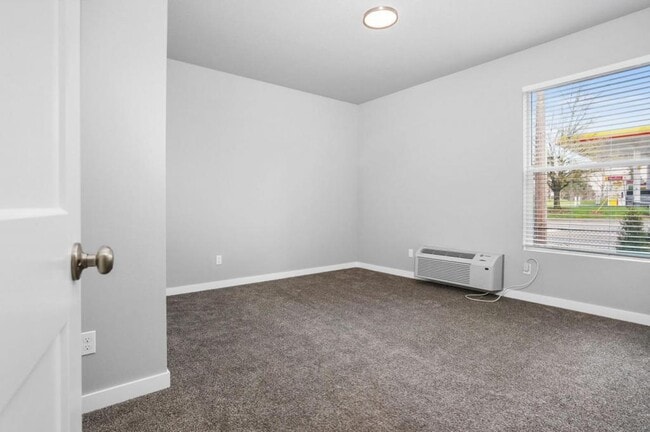 Photo - 4445 Sunnyside Rd SE