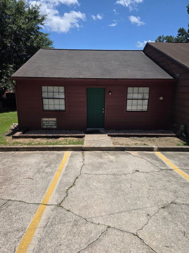 Building Photo - Cozy and Newly Renovated 2-bedroom, 1-bath townhome Close to Campuses!