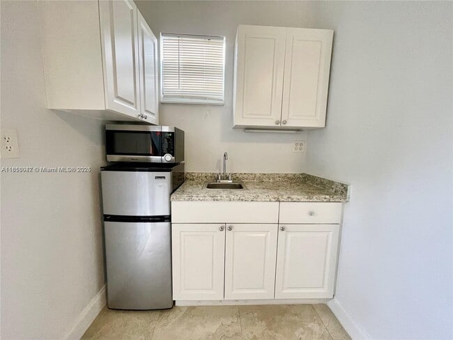 Photo - 712 SW 5th Ct Unit 3