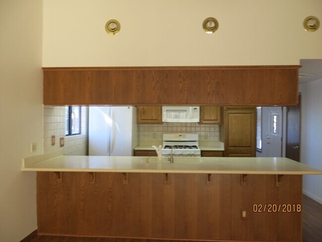 Photo - 4 bed, 2 bath, 2 car garage . Boulder City RV parking