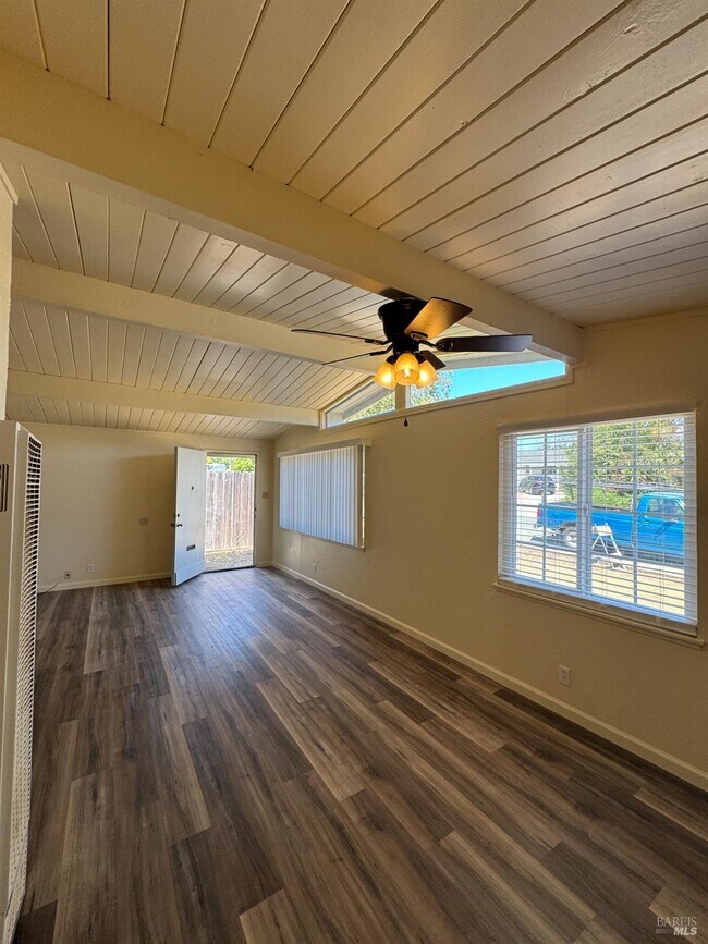 Photo - 313 Corkwood St